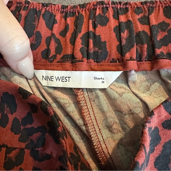 Nine West Shorts Women’s M Leopard Print NWOT - Picture 2 of 10